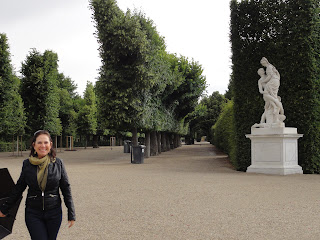 Alamedas no Palácio de Schönbrunn em Viena na Áustria