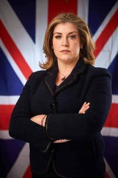 وزيرة دفاع بلد #بريطانيا 🇬🇧 !!!
