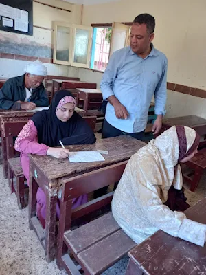 مدير عام تعليم الكبار بالدقهلية يتفقد سير امتحانات دورة أبريل في إدارتي بني عبيد وميت سلسيل