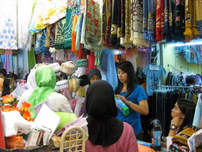 Pusat Grosir Pakaian Jadi Di ITC Kebon Kelapa Bandung