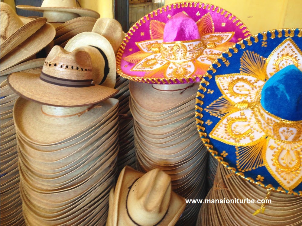 Sombreros de Fibras Vegetales en Jaracuaro en la Ribera del Lago de Pátzcuaro