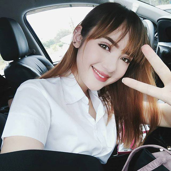 Hotgirl Thái Lan trở nên xinh đẹp dịu dàng khi diện áo dài Việt Nam