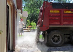1507163 Jul 28 Gravel Hits The Ground