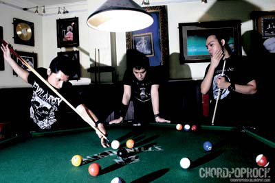 Poster Andra dari Chord Gitar Andra And The Backbone Hitamku