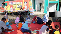 Anak-Anak Antusias Membaca dan Bermain Bersama Mobil Baca Ade