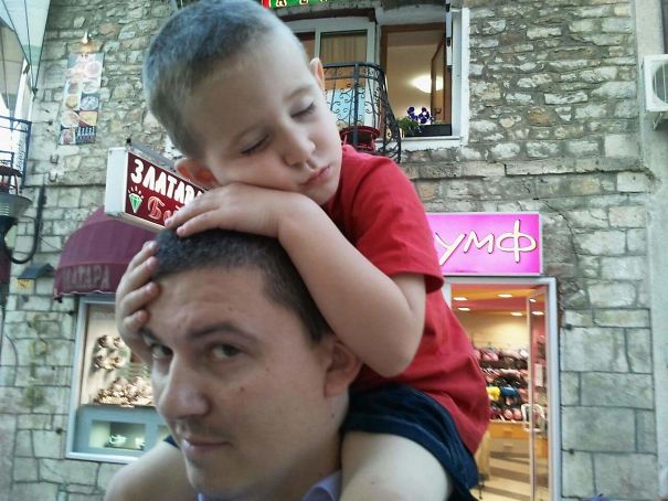 15+ Hilarious Pics That Prove Kids Can Sleep Anywhere - Napping On Daddy's Head