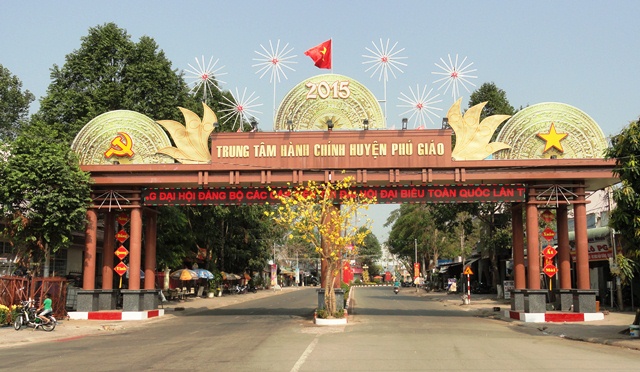 Cổng trung tâm hành chính Phú Giáo