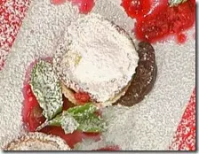 Bocconotti di ricotta al cioccolato con salsa di lamponi