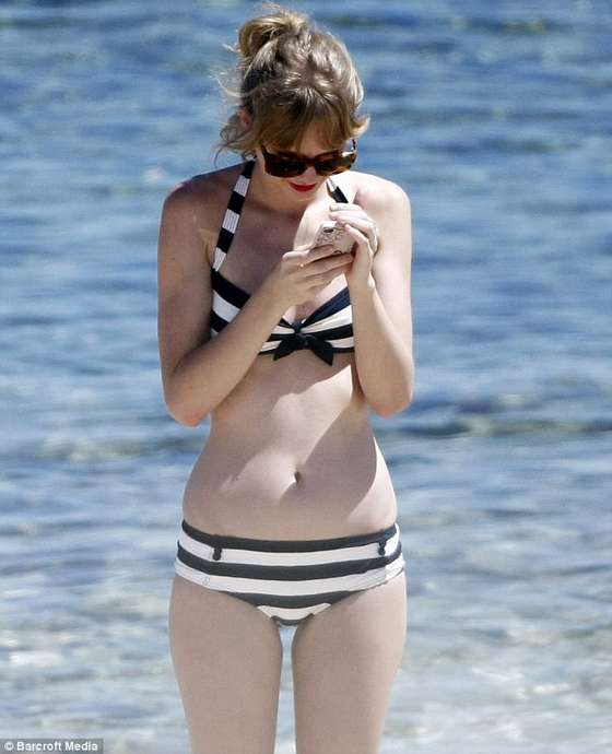 taylor swift sexy bikini pics 02