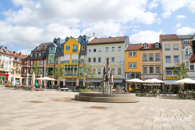 Der Kornmarkt in Bad Kreuznach mit Originale Brunnen