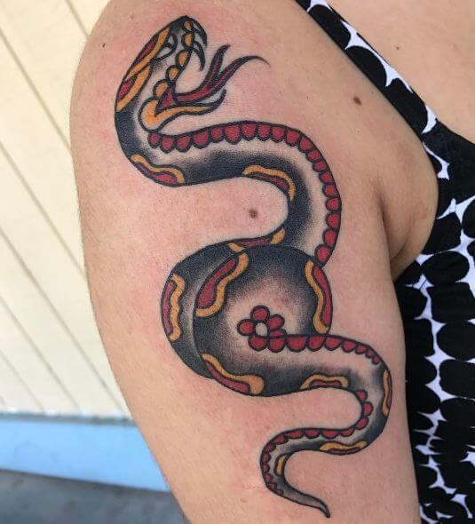 Tatuagem de Cobra - 156 ideias femininas para inspirar vocês