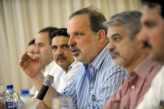  Armando e João Paulo dialogam com comerciantes da Mata Norte