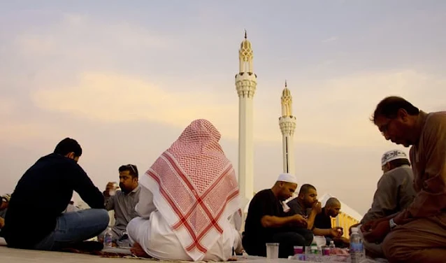 Suspending Itikaaf, Iftar and Suhoor buffets in Restaurants, hotels and Mosques - Saudi-Expatriates.com