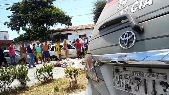 Bandidos matam jovem no portão de entrada de quartel da PM em Fortaleza