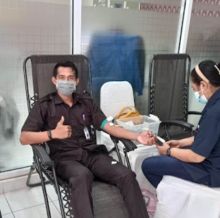Mendonor darah di kantor