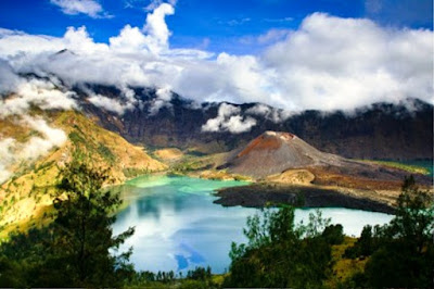 Gambar Pemandangan Alam Indonesia Gunung Rinjani (Nusa Tenggara Barat)