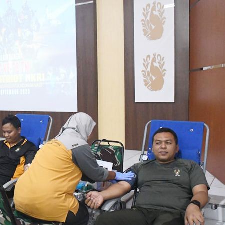 Berita Madiun-Korem 081/DSJ dan Kodim 0803/Madiun-Jelang HUT Ke-78 TNI dengan menggelar Bakti Sosial (Baksos)