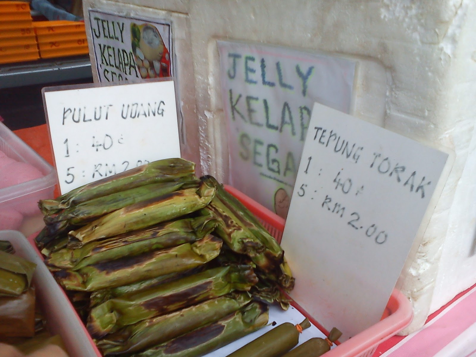 Safiah Ibrahim: ~ kuih tradisional di pasar malam puncak 
