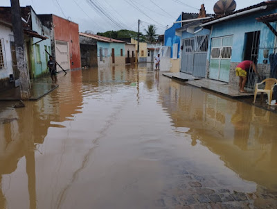 ITORORÓ: FORTES CHUVAS ASSOLAM O MUNICÍPIO E O DISTRITO E PREOCUPAM A POPULAÇÃO