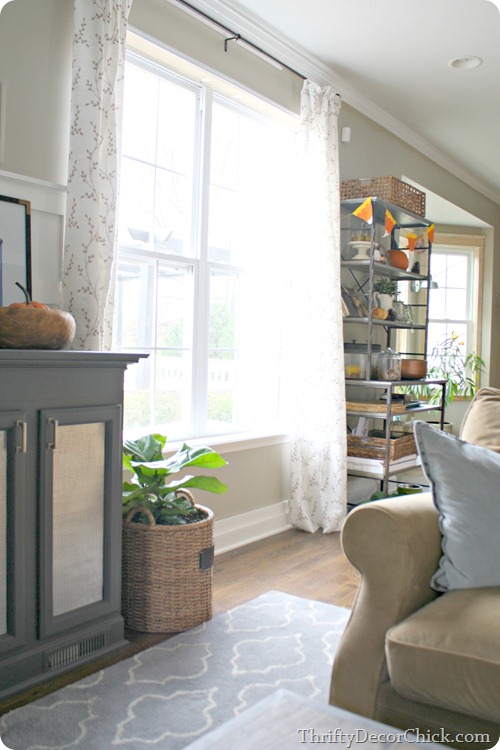 etagere gray and black