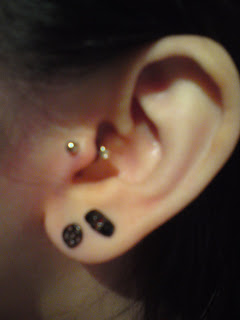 tragus piercing