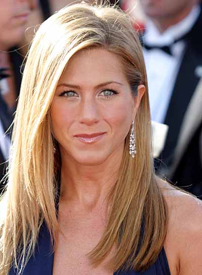 At his age that no longer young, actress Jennifer Aniston (41) courageous