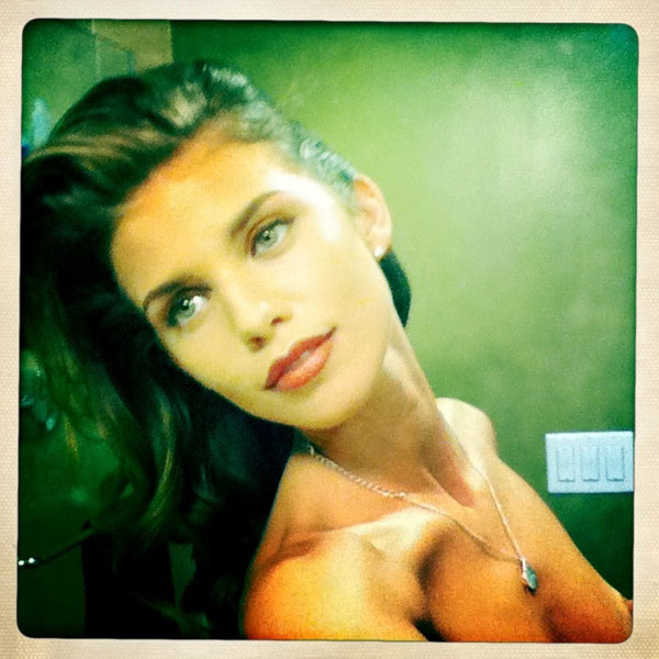 Annalynne McCord showed her nipple on purpose by accident on Twitter