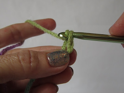 crochet, chain stitch, how to, knot-less beginning, beginners