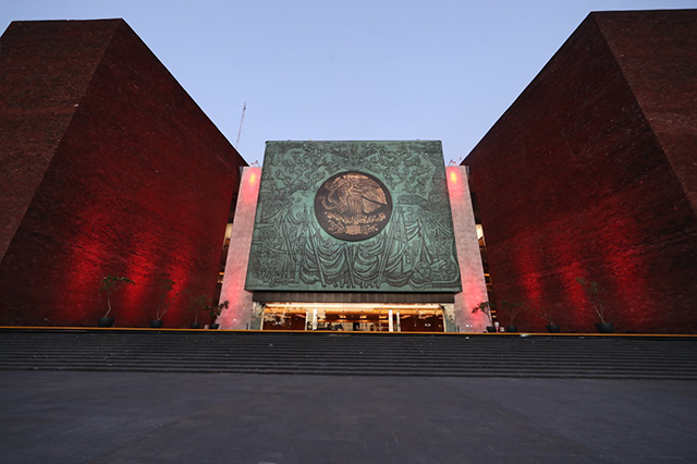 La Cámara de Diputados se ilumina de rojo por el Día Mundial de la Tuberculosis