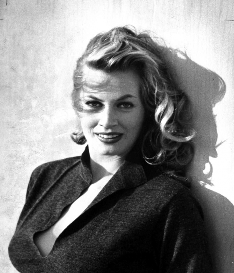 BULLET BRA MAMA Photo 4 Anita Ekberg 1950s Sweater Gal Movie Star BEAUTY8  X 10