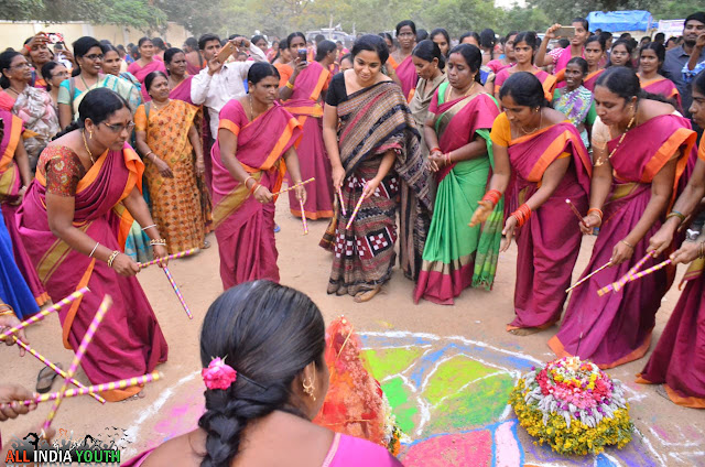 Swetha Mohanty IAS Officer dancing in Bathukamma Festival