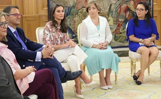 Queen Letizia received representatives from  Ibero-American Rare Diseases Alliance and Nuevo Hogar Betania. Etro paisley silk blouse