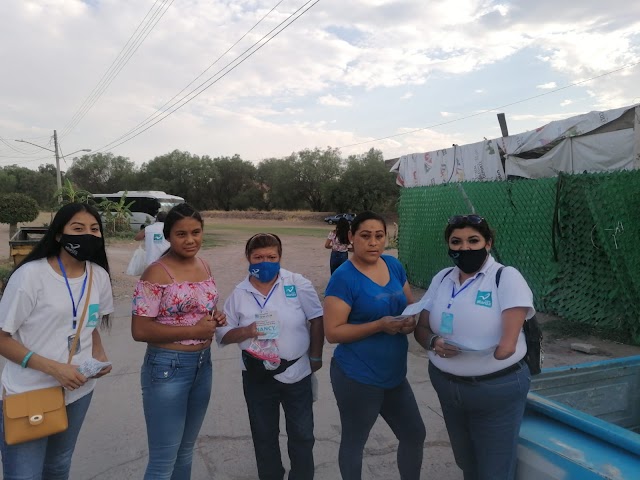 LA MAESTRA NANCY KARINA LOZANO ESCUCHA A LOS VECINOS DEL SEXTO DISTRITO.
