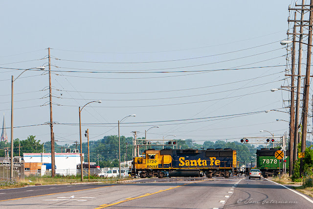 BNSF 8724 crossing Hall Street in North St. Louis