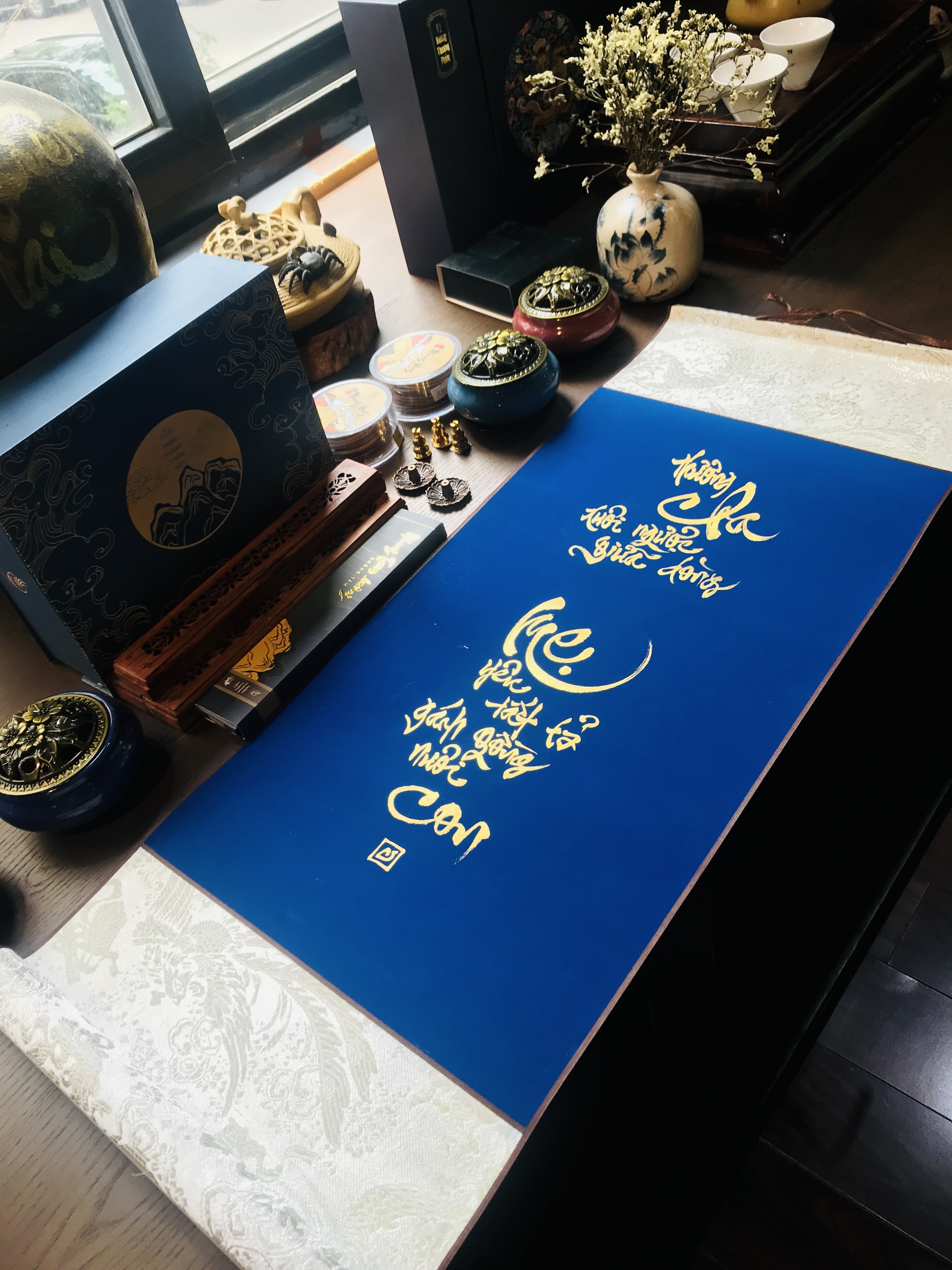Tổng hợp tranh thư pháp nền xanh chữ nhũ vàng - Thư pháp Thanh Phong