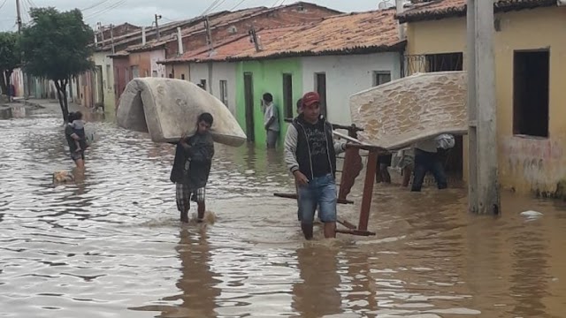 Comandante da PM diz que rio parou de subir e que não há vítimas em Coronel João Sá