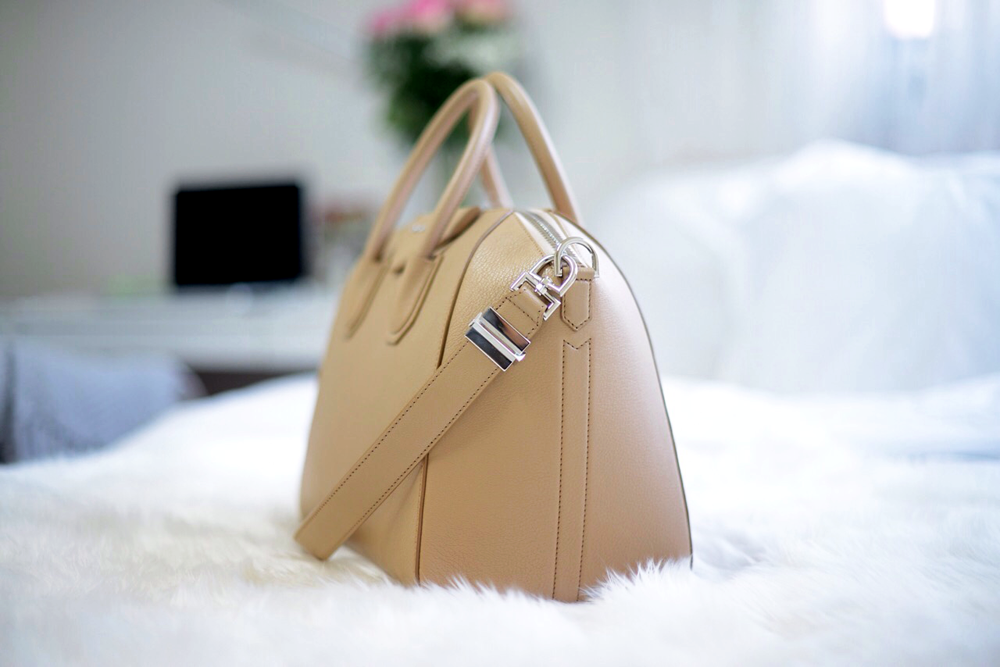 Givenchy Antigona Medium Grained Leather Beige | FOREVERVANNY.com