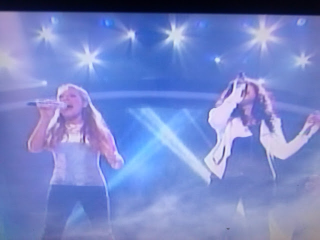 american idol contestants Kree and Janelle perform duet