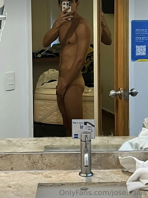 Diego Balleza desnudo