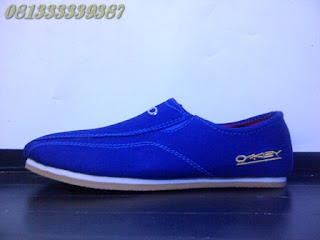 sepatu oakley 