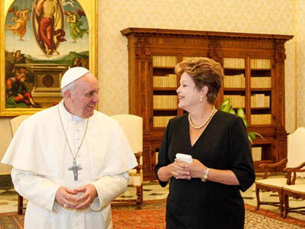 Papa confirma que vai à Jornada no Brasil e visitará Aparecida, diz Dilma