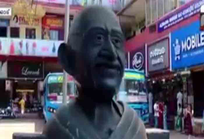 News,Kerala,State,Kozhikode,Rahul Gandhi,theft,Complaint,Local-News, Kozhikode: Gandhi statue's spectacles stolen