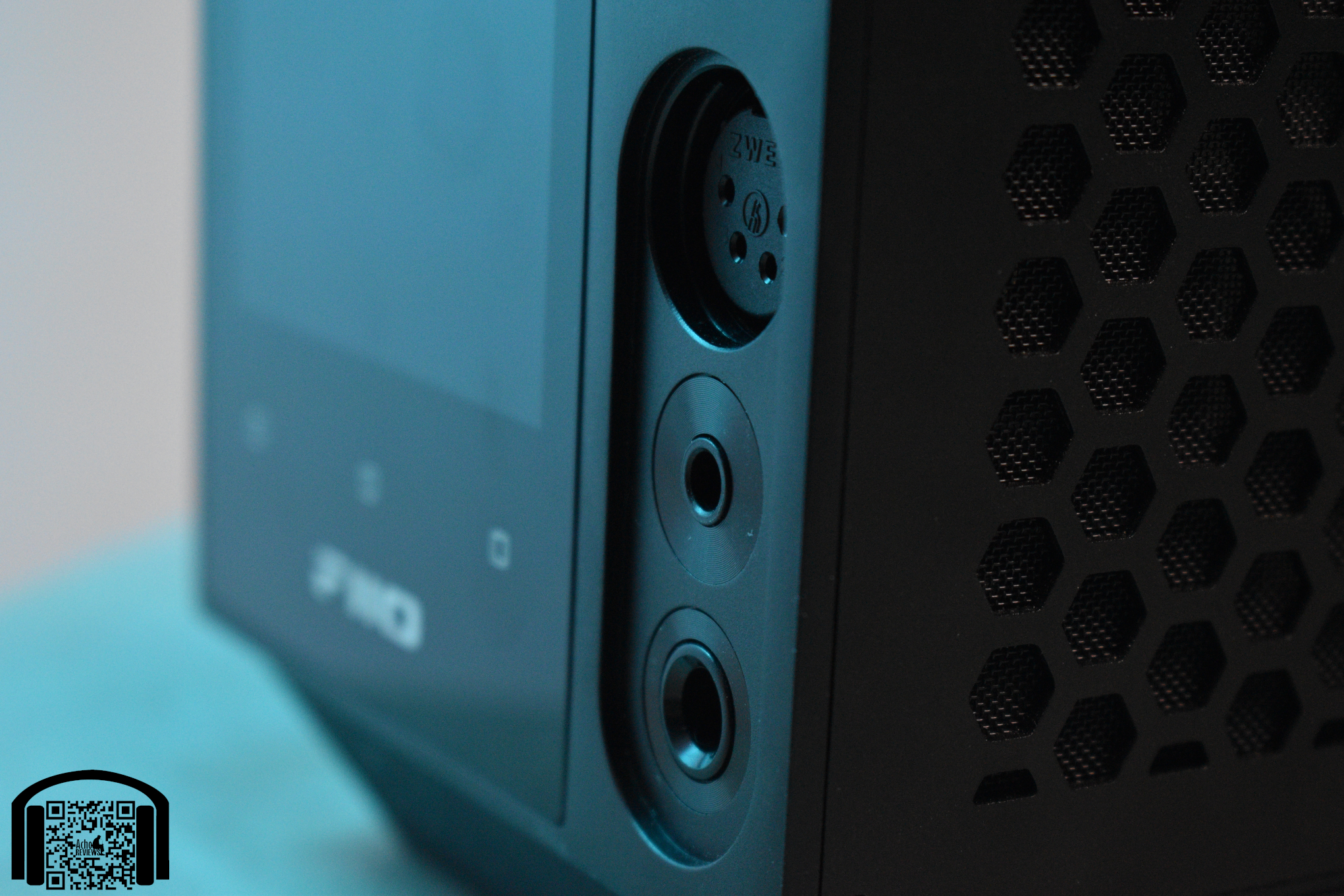 FiiO - R7 All-in-One Player, Streamer, and Headphone Amp/DAC
