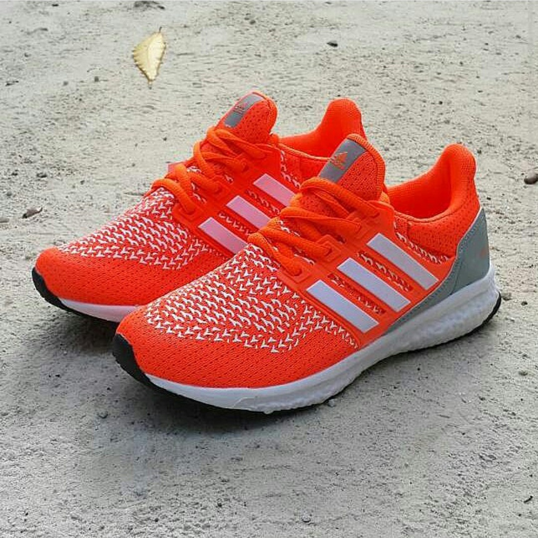  Sepatu  Adidas  Ultra Boost  Cewek Terbaru