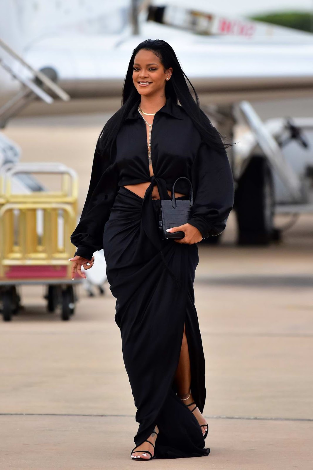 Rihanna - Celebrity Travel Outfit Ideas