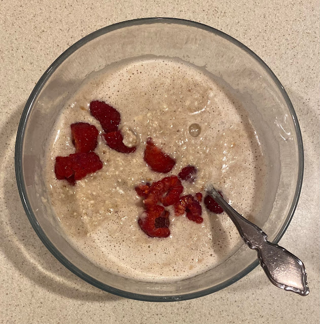 Tigernut Oatmeal with raspberries