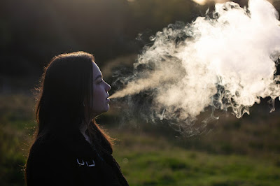 Rokok Elektrik vs Rokok Konvensional: Seberapa Amankah Rokok Elektrik?