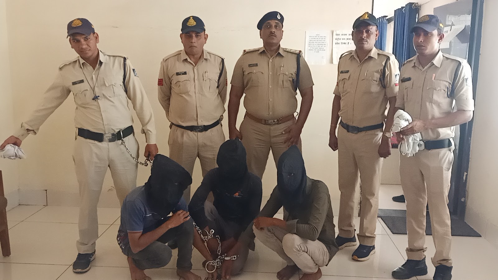 नेपानगर मे सर्राफा व्यापारी की दुकान से लाखों की चोरी करने वाले आरोपी को पुलिस ने धर दबोचा