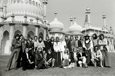 EUROVISION '74: Marinella, ABBA, Olivia Newton-John, Carita, Romuald, Anne Karine Strom, Jacques Hustin, Ireen Sheer, Peret, Piera Martell, Korni Grupa, Cindy and Bert, Gigliola Cinquetti, Paulo De Carvalho, The Wombles κ.α.