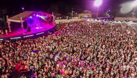 ‘Mela-mela’ e ‘Cara limpa’ animaram milhares de foliões em Alter do Chão